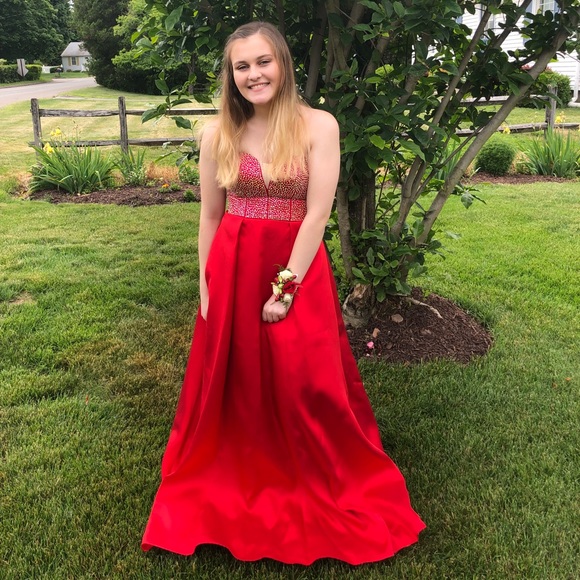 Meet your posher, Kay - Picture 1 of 1